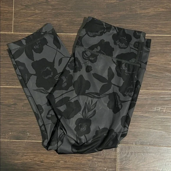 lululemon athletica Black Floral Print Leggings - Picture 10 of 10